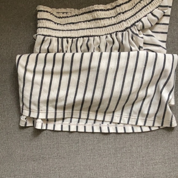 American Eagle off shoulder Too - Picture 3 of 3